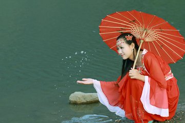 她的冷艳场景完整版未删减